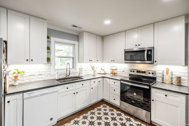 516 N Russell St, Portland, TN 37148