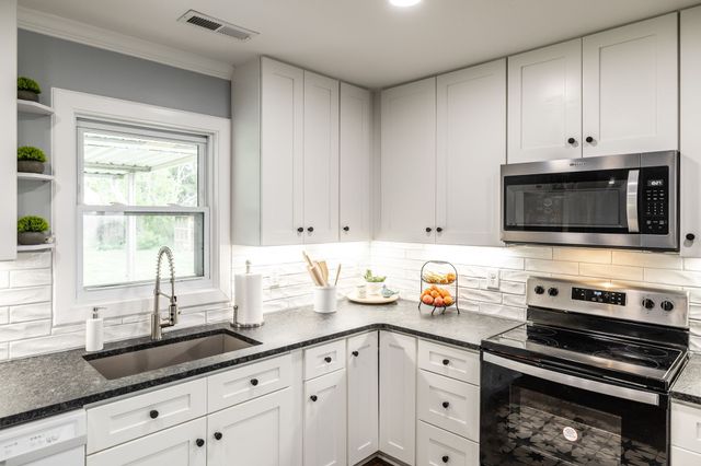 516 N Russell St, Portland, TN 37148