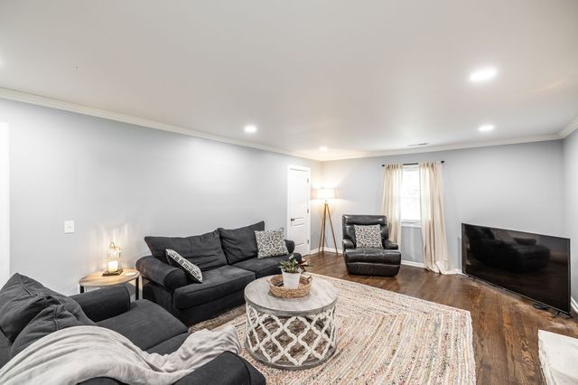 516 N Russell St, Portland, TN 37148