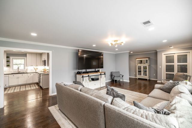 516 N Russell St, Portland, TN 37148