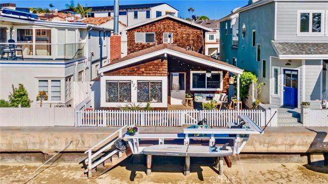 322 Grand Canal, Newport Beach, CA 92662