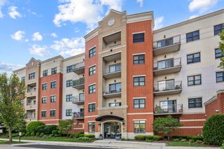 14 S Prospect Street 401, Roselle, IL 60172