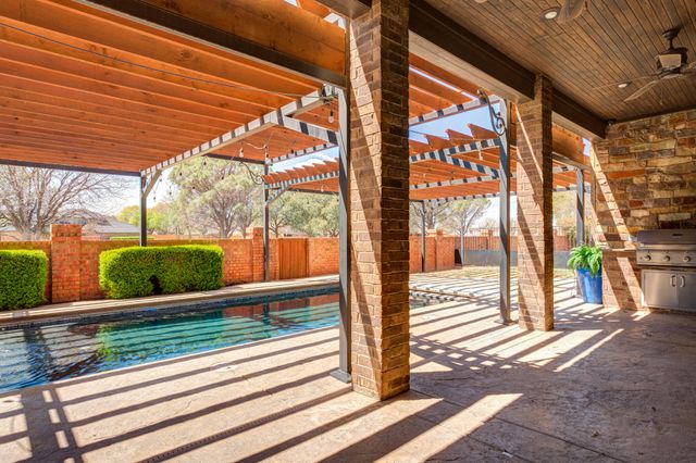 15 Whisperwood Circle, Lubbock, TX 79416