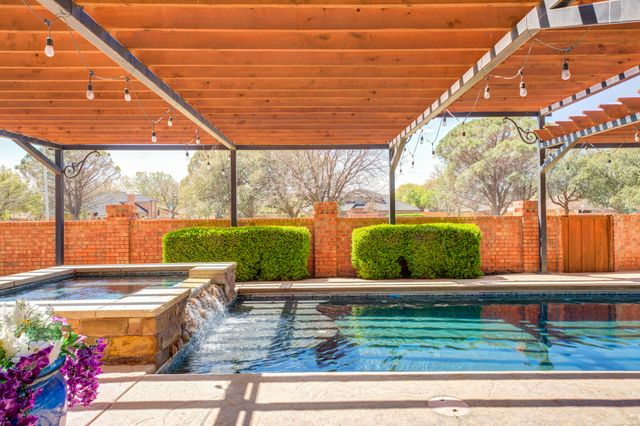 15 Whisperwood Circle, Lubbock, TX 79416