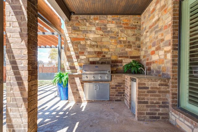 15 Whisperwood Circle, Lubbock, TX 79416
