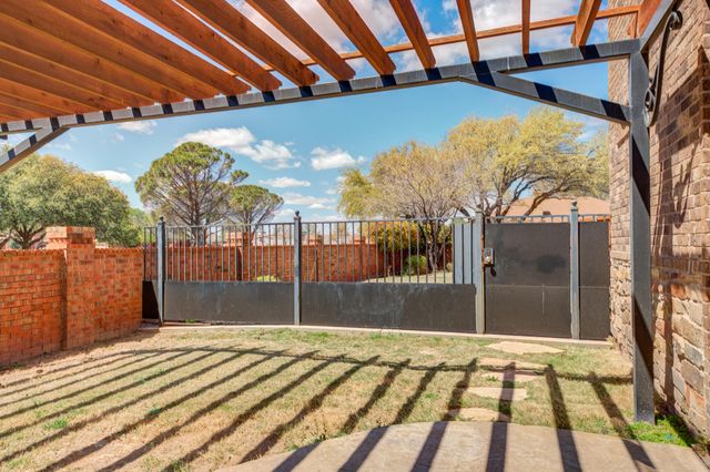 15 Whisperwood Circle, Lubbock, TX 79416