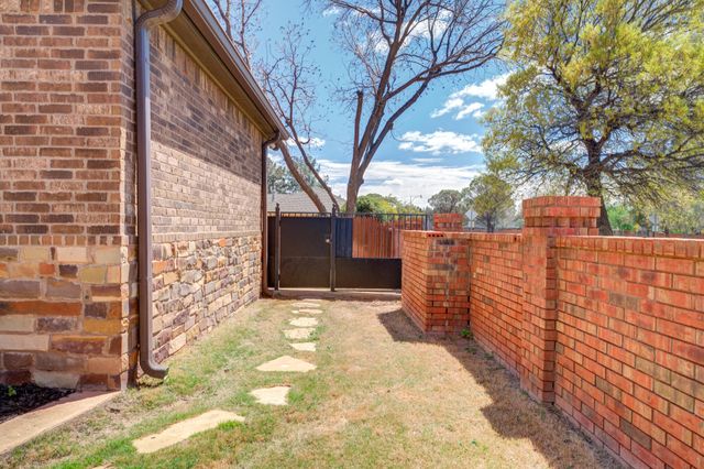 15 Whisperwood Circle, Lubbock, TX 79416