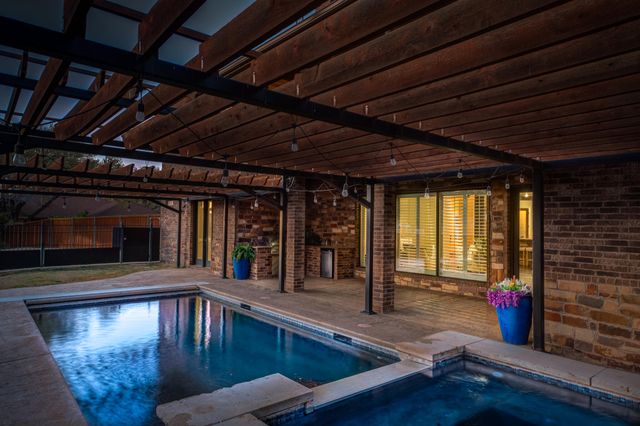 15 Whisperwood Circle, Lubbock, TX 79416