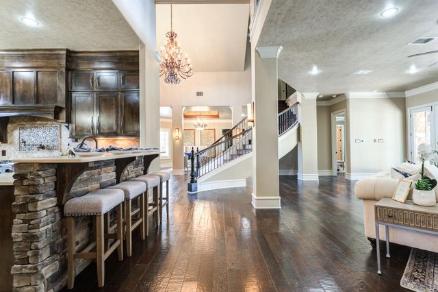 15 Whisperwood Circle, Lubbock, TX 79416