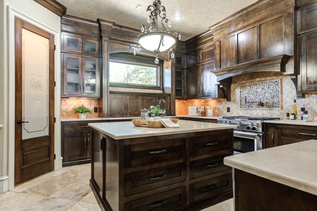 15 Whisperwood Circle, Lubbock, TX 79416