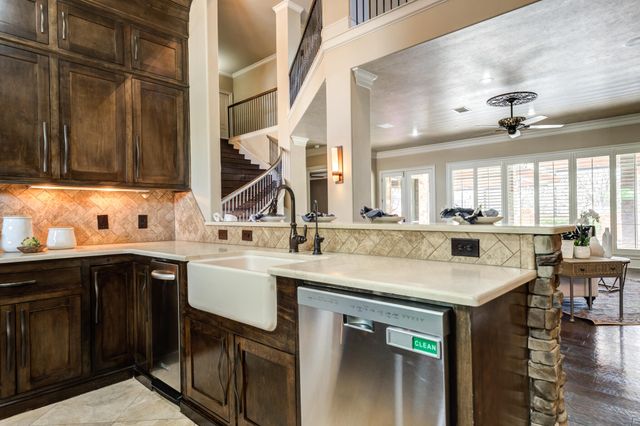 15 Whisperwood Circle, Lubbock, TX 79416