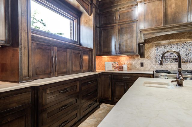 15 Whisperwood Circle, Lubbock, TX 79416