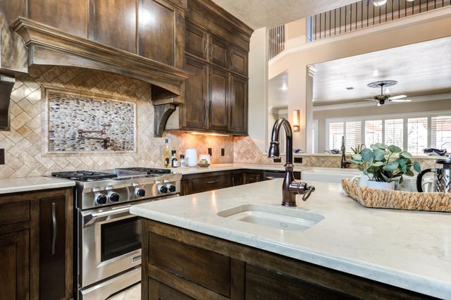 15 Whisperwood Circle, Lubbock, TX 79416