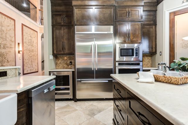 15 Whisperwood Circle, Lubbock, TX 79416