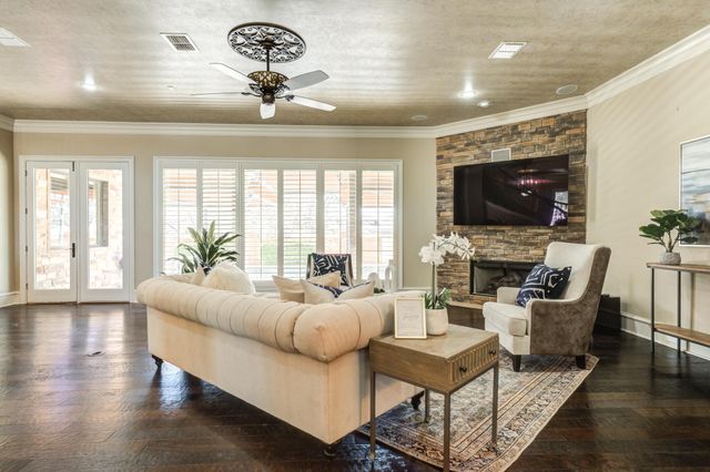 15 Whisperwood Circle, Lubbock, TX 79416