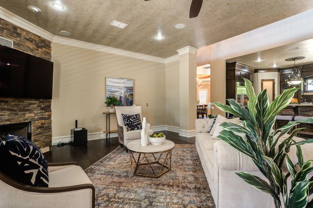 15 Whisperwood Circle, Lubbock, TX 79416