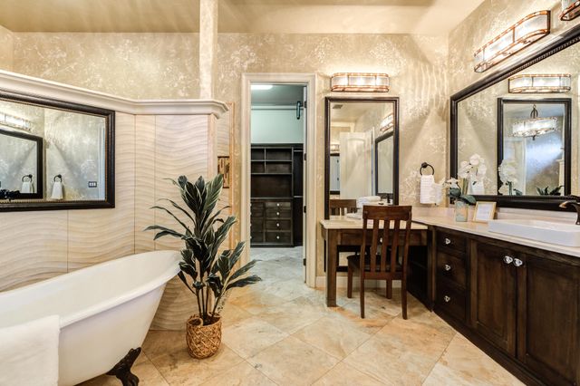 15 Whisperwood Circle, Lubbock, TX 79416