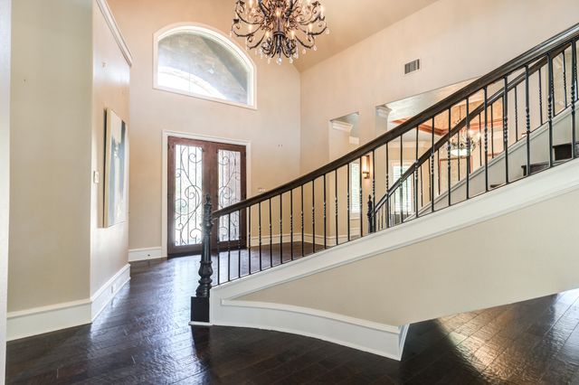 15 Whisperwood Circle, Lubbock, TX 79416