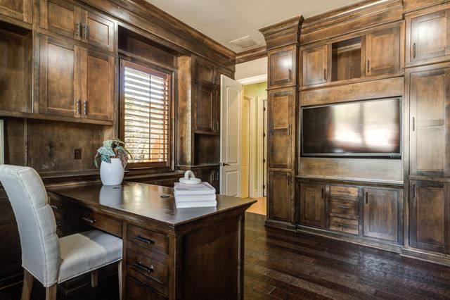 15 Whisperwood Circle, Lubbock, TX 79416