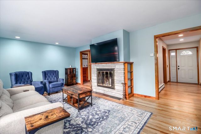 7 Mohawk Circle, Danbury, CT 06811