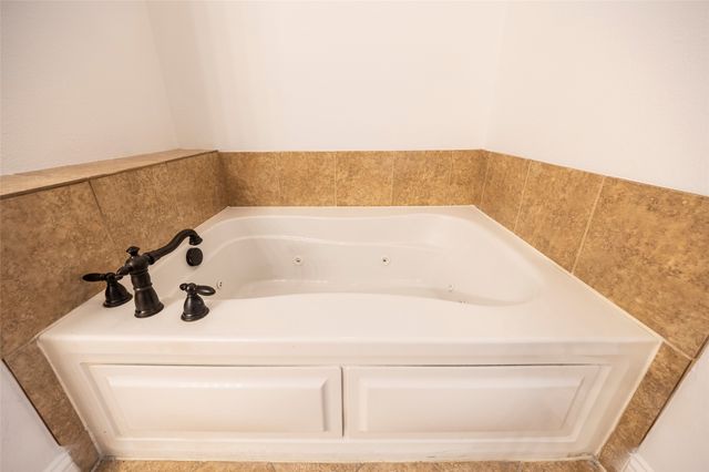 2500 Rockbrook Drive A77, Lewisville, TX 75067