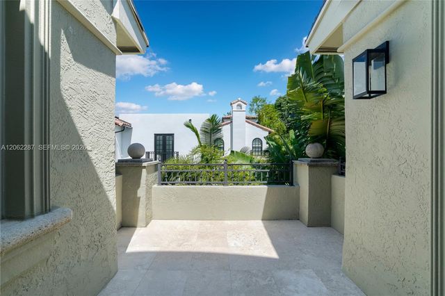 3460 S Moorings Way, Miami, FL 33133