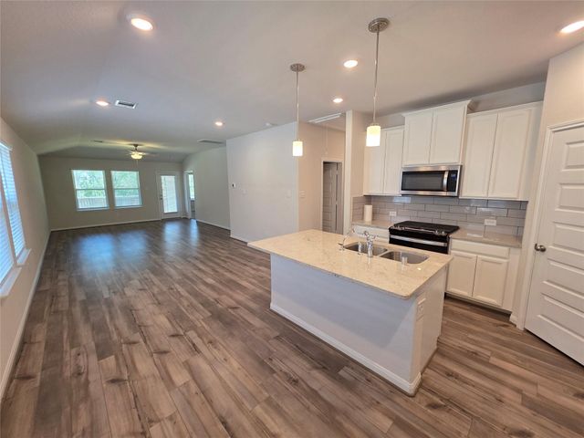 221 Harper Ridge Drive, Conroe, TX 77316