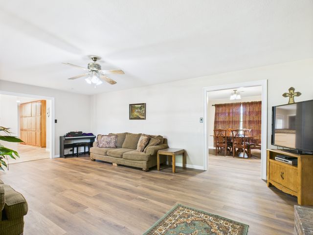 853 Pratt Road, Red Oak, TX 75154