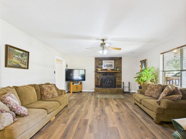 853 Pratt Road, Red Oak, TX 75154