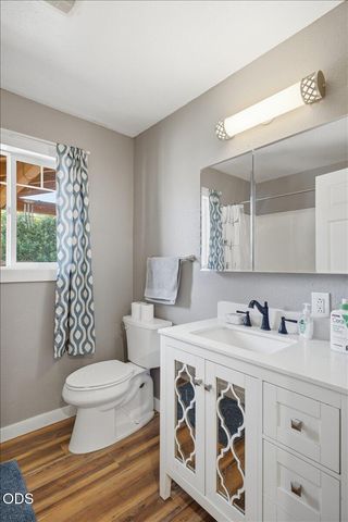 755 S 4th Street, Central Point, OR 97502