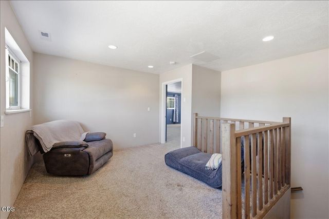 755 S 4th Street, Central Point, OR 97502