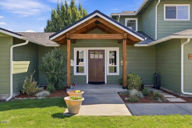 755 S 4th Street, Central Point, OR 97502