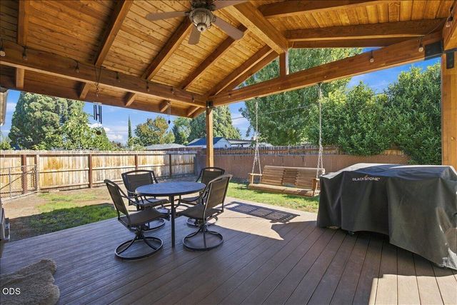 755 S 4th Street, Central Point, OR 97502