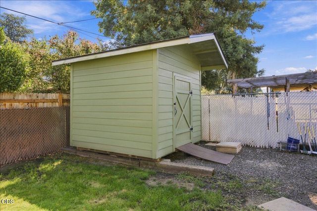 755 S 4th Street, Central Point, OR 97502