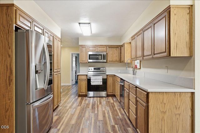 755 S 4th Street, Central Point, OR 97502