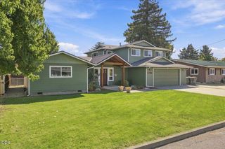 755 S 4th Street, Central Point, OR 97502