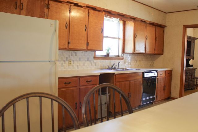 308 N Cottonbelt Avenue, Gustine, TX 76455