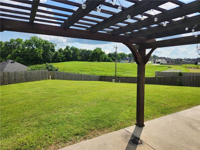 2607 Whispering Woods Court, Lowell, AR 72745