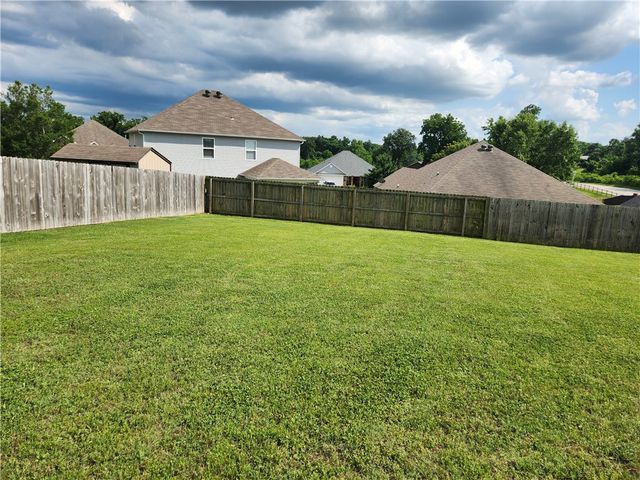 2607 Whispering Woods Court, Lowell, AR 72745