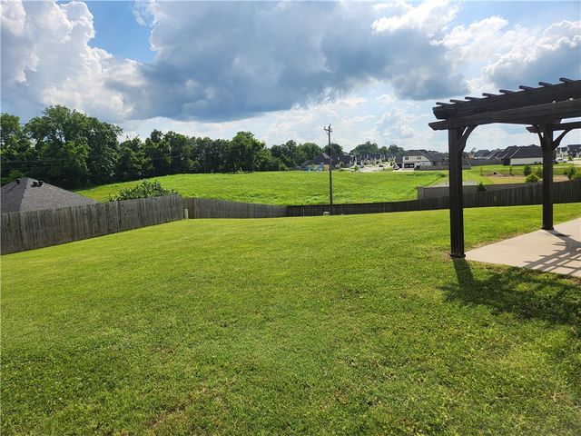 2607 Whispering Woods Court, Lowell, AR 72745