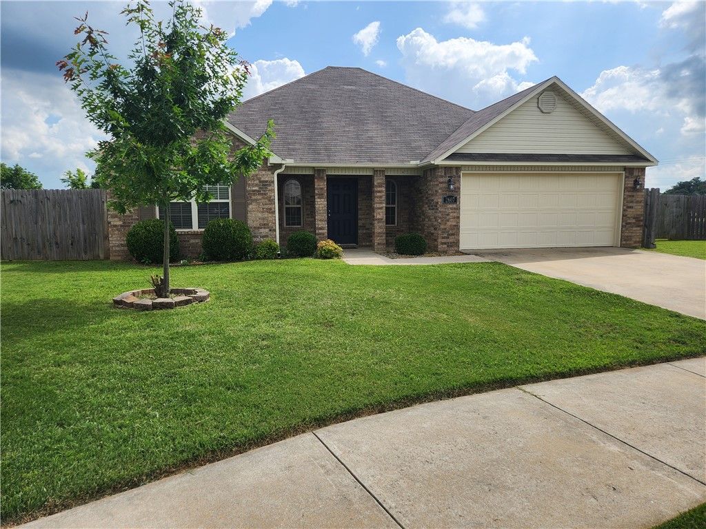 2607 Whispering Woods Court, Lowell, AR 72745