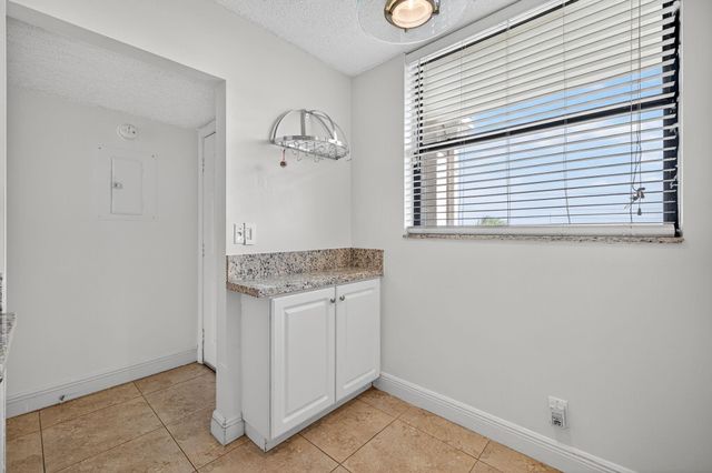 115 Lake Emerald Dr 403, Oakland Park, FL 33309