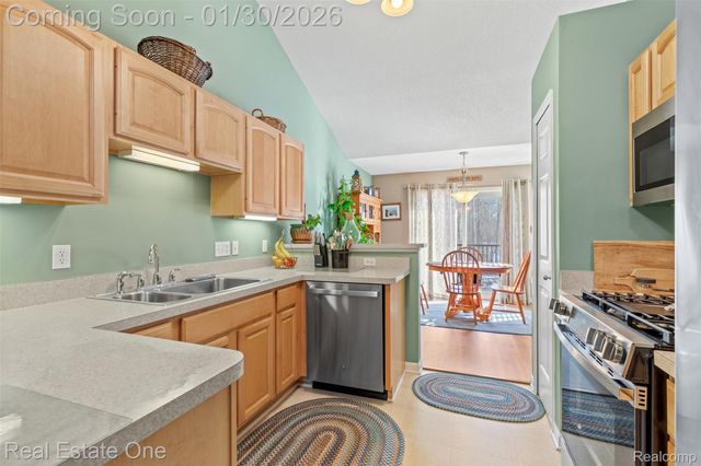 5481 Greenway Drive 79, Trenton, MI 48183