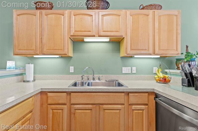 5481 Greenway Drive 79, Trenton, MI 48183