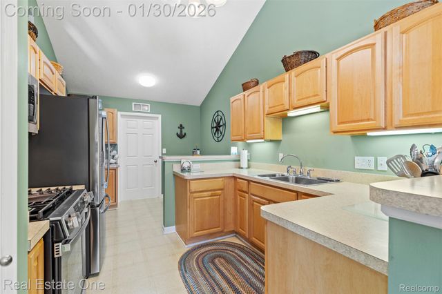 5481 Greenway Drive 79, Trenton, MI 48183