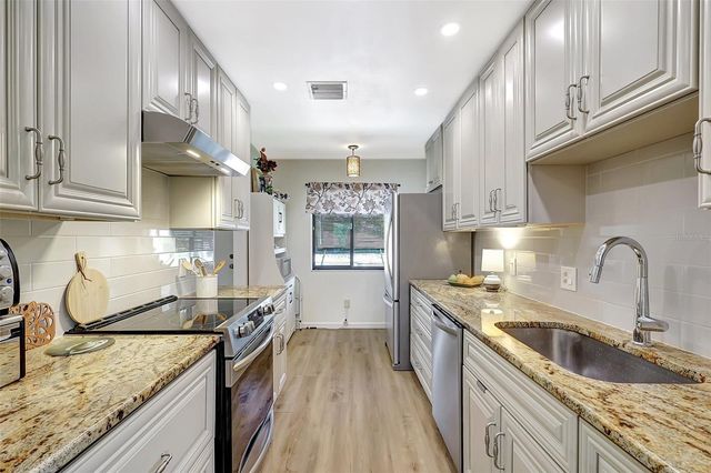 4646 LONGWATER CHASE 98, Sarasota, FL 34235