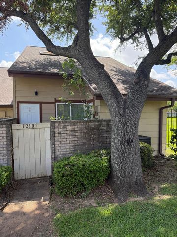 12507 Newbrook Dr, Houston, TX 77072