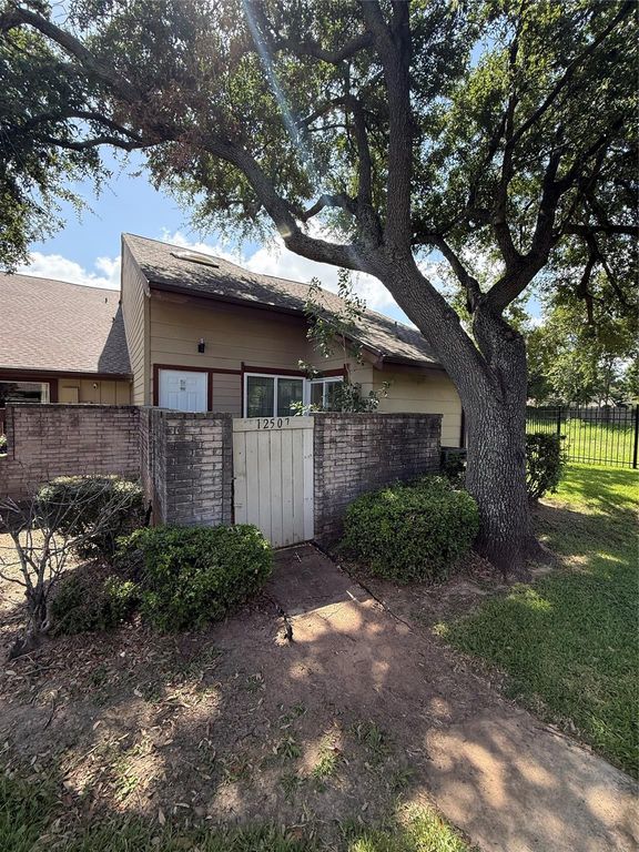 12507 Newbrook Dr, Houston, TX 77072