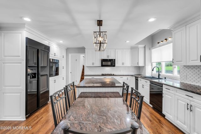 6 Deep Wood Lane, Colts Neck, NJ 07722