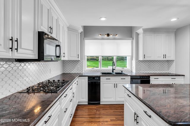 6 Deep Wood Lane, Colts Neck, NJ 07722